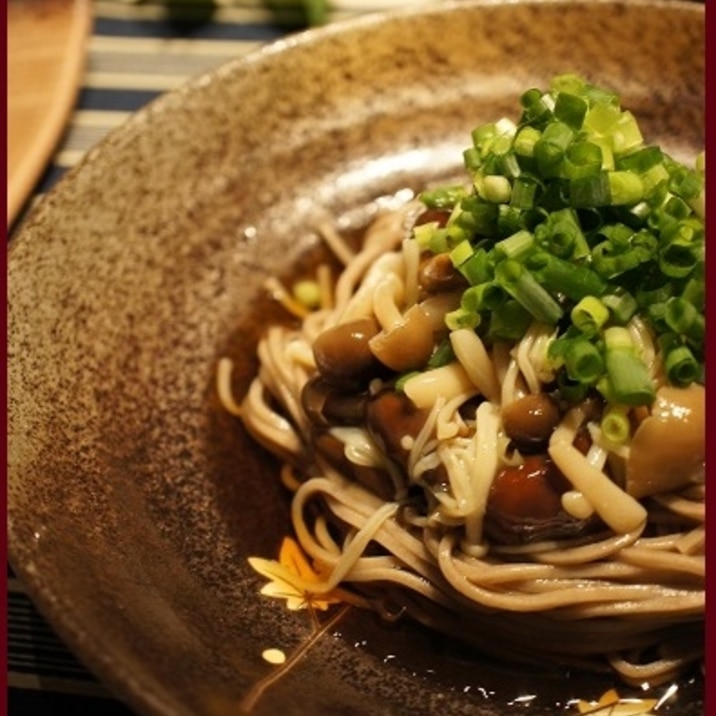 3種のきのこの冷やしあんかけ蕎麦